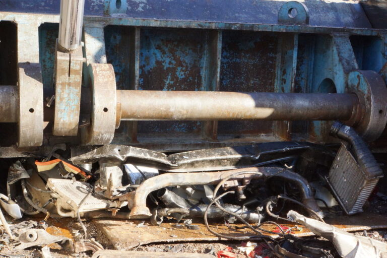 Schrott in einer Schrottpresse